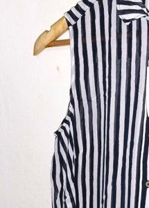 Trendy New Striped Sleeveless Blouse
