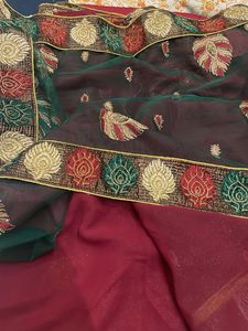 Elegant Embroidered Saree with Intricate Leaf Desi