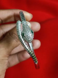 Elegant Snake Design Bracelet – Brand New &amp; Unused