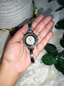 🎊🥳Buy One Get 1 Free🥳🎊Guess Vintage Watch