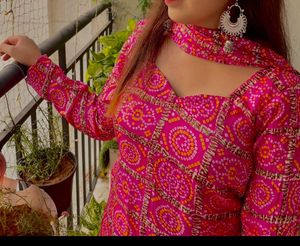 Beautiful Badhani Kurti With Dupatta