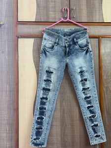 A Good Designed Torned Jeans