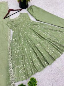 🆕️🆕️Gown-Dupatta in Embroidery Sequence Work