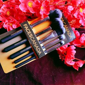 Faces Canada Brush Set totaly new