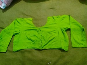 A beautiful  pure silk green 🍏 saree