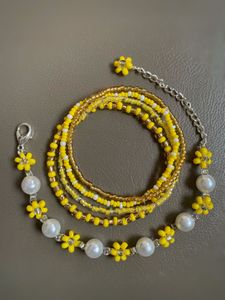 Add a pop of yellow to your stack 💛