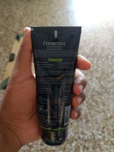 Globus Naturals Detox Charcoal Face Scrub