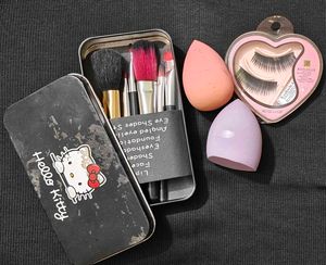 Make-up Brushes With Beauty Blender And Eyelashes