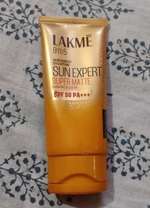 LAKME 9 TO 5 SUN EXPERT SUNSCREEN