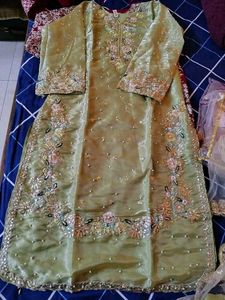 Heavy Emboridered Pakistani Style Kurta Set.