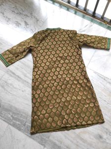 Max Elegant Green Kurta with zari work
