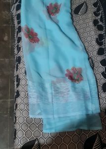 Sky Blu Color Ki Sarre Hai