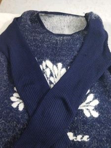 Sweatshirts With Printed Tree.Soft And Smoth🎅