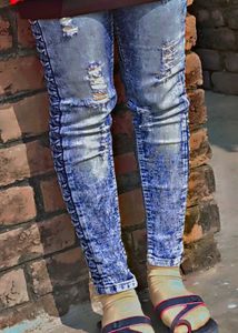 Brown Cropped pant + blue skinny stylish jeans + �