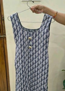 "Tailor-Made Sleeveless Cotton Kurti,Printed Des
