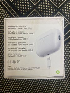 Apple 2nd Generation Aipodes