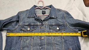 GAP Women’s Classic Blue Denim Jacket – Size L