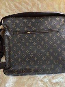 LOUIS VUITTON MONOGRAM PRINT MESSENGER BAG