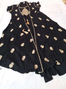 A Stylist Frock Kurti With Leggy And Dupatta