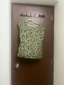 Cute Olive Puffed Sleeve Top