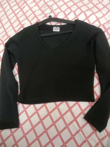 Black Long Sleeve Crop Top