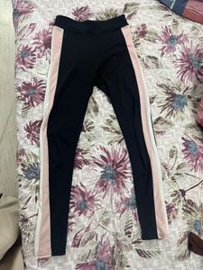 Stylish Black Leggings with Stripe Detail