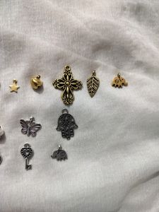 25+ Mix Charms (Gold &amp; Silver) Random Design