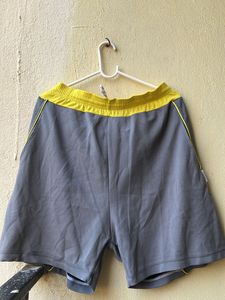 Men’s grey shorts with pockets