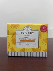 Dot & Key Moisturizer Vitamin C+E Sealed