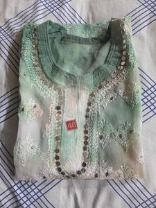 Lucknowi Chikankari kurti