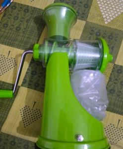 Plastic Manual Hand Fruit Juicer