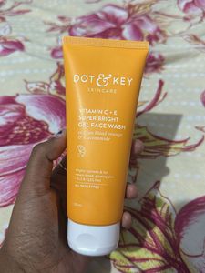 Vitamin C+E Super Bright Gel Face Wash