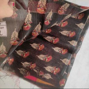 Elegant Black Floral Saree❤️