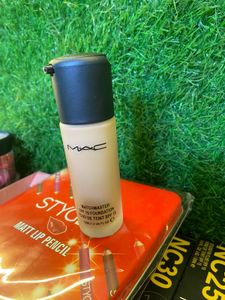 MAC Matchmaster SPF 15 Foundation