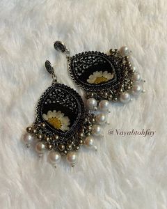 Resin Daisy Pearl Earrings