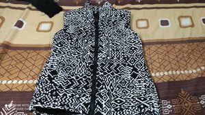 Woman And Girls Black⚫ Nd White⚪ Hafh Jacket.