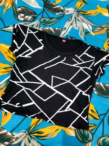 Crop Top Black N White