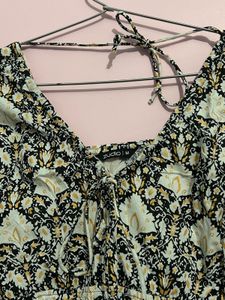 Zudio Crop Top Golden Morif Design Detail