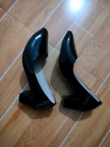 Black Pump Shoes Or Heels For Women