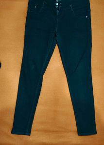 Stylish Black High-Waisted Jeans