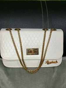 🎀Brand New White Sling Bag 🎀