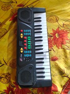 Kids Play Toy Piano