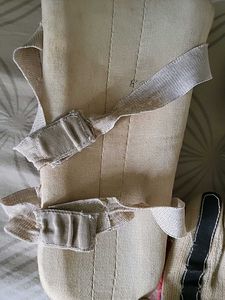 Cricket Gloves N Pad