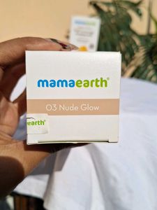 Mamaearth Hydra-Glow Full Coverage Foundation Comb