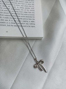 Bow Necklace