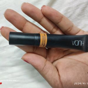 Huda Beauty Concealer