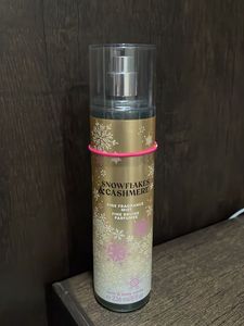 B&BW Snowflakes And Cashmere