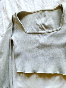 Off White Crop top 🤍