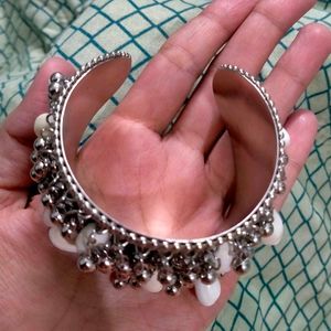 Shell And Ghunghroo Oxidised Adjustable Bracelet