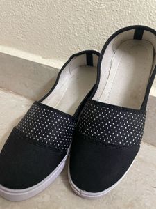 Cute Black &amp; White Casual Shoes